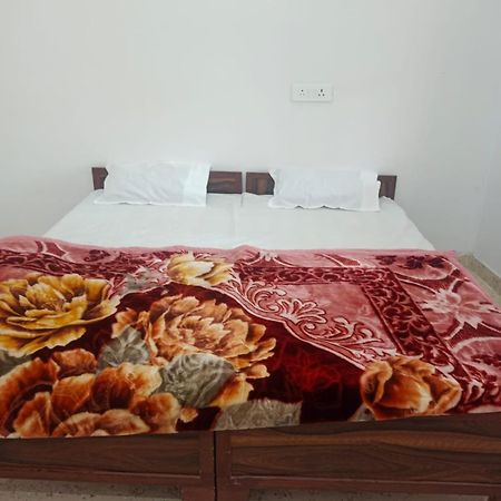 Shree Krishna Garden Hotel Jhusi Bagian luar foto
