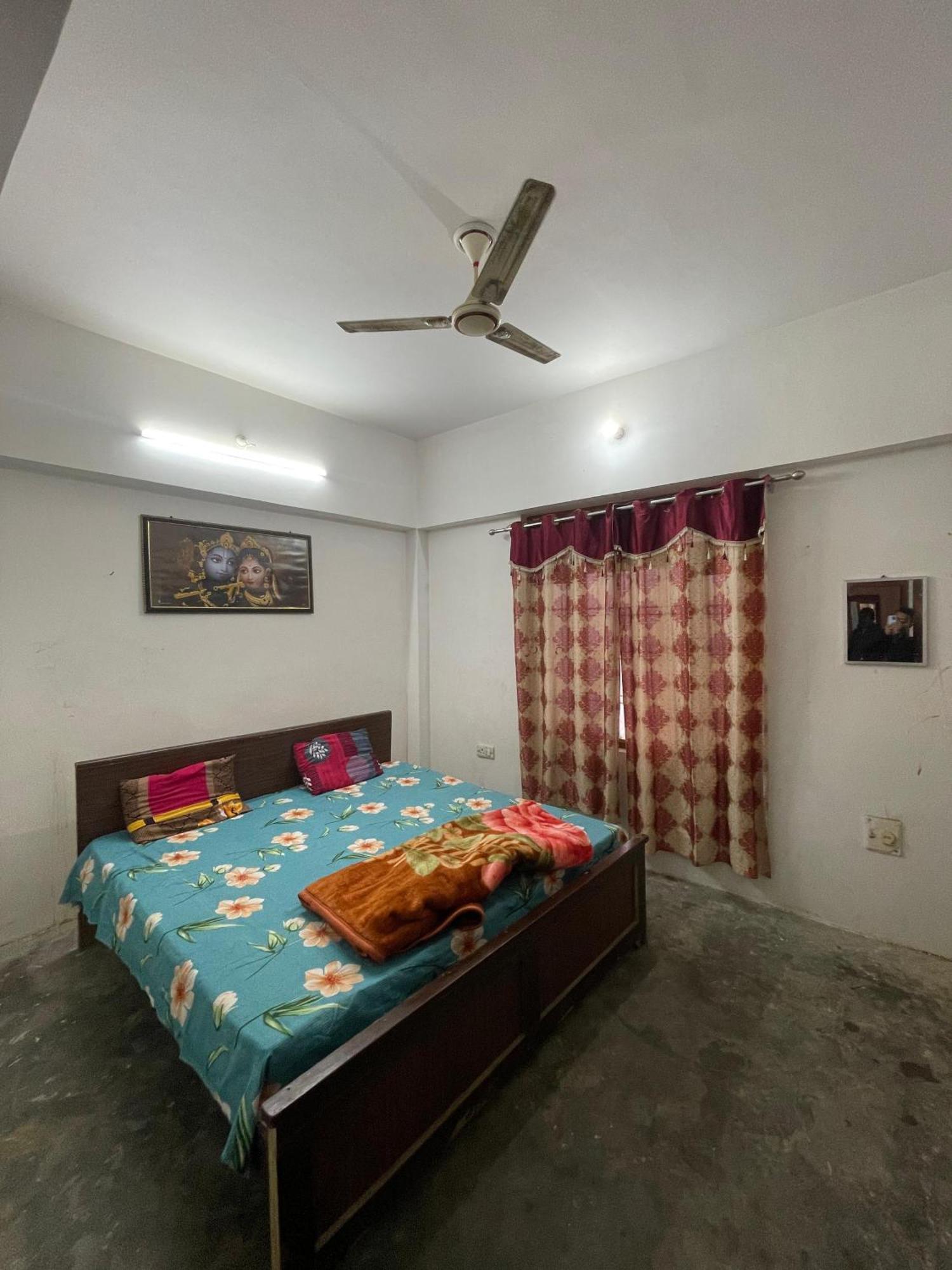 Shree Krishna Garden Hotel Jhusi Bagian luar foto