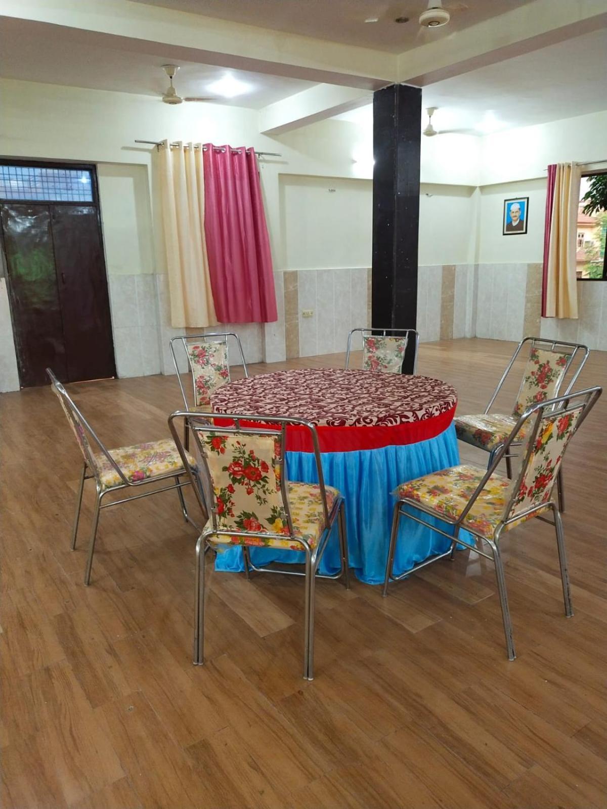 Shree Krishna Garden Hotel Jhusi Bagian luar foto