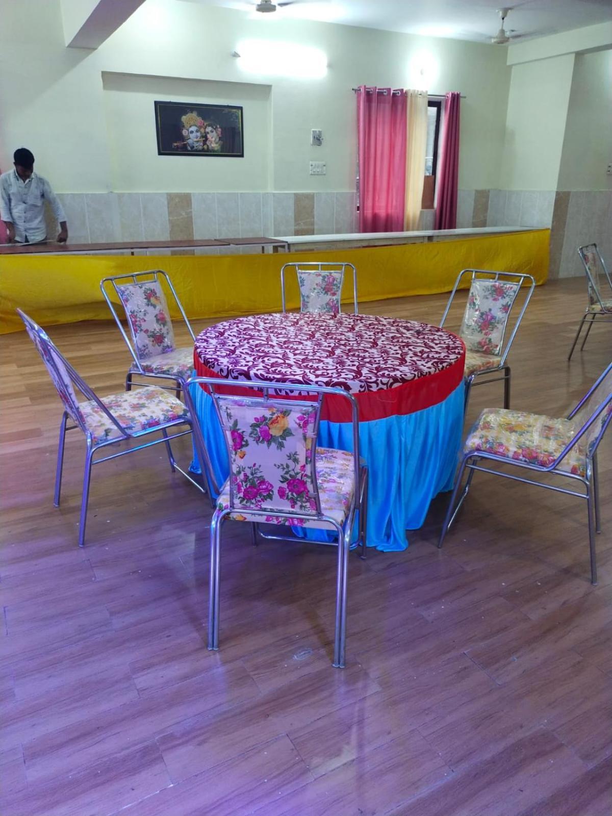 Shree Krishna Garden Hotel Jhusi Bagian luar foto