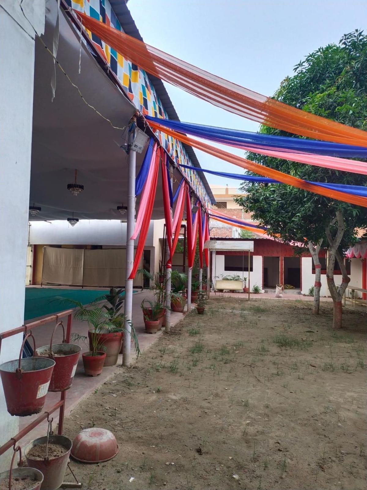 Shree Krishna Garden Hotel Jhusi Bagian luar foto