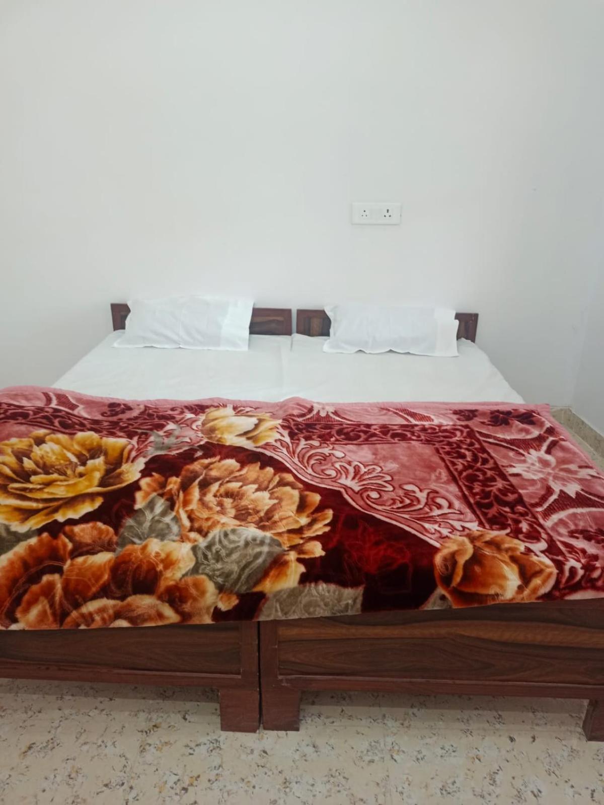 Shree Krishna Garden Hotel Jhusi Bagian luar foto